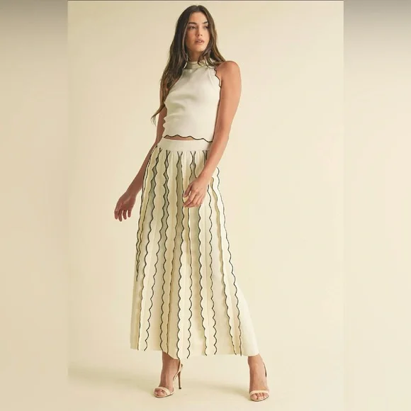 NWT Boutique Juliet Scalloped Sweater Knit 2-Piece Set – Cream/Black - Picture 2 of 12